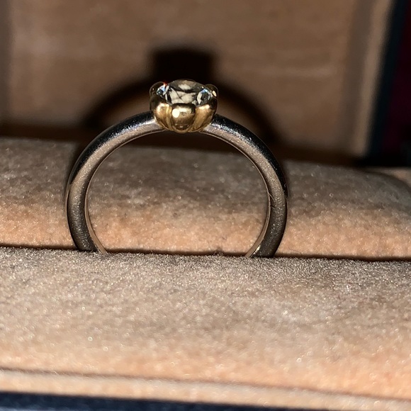 💍🦋PLATINUM, 18kt & DIAMOND SOLITAIRE RING. - Picture 4 of 8